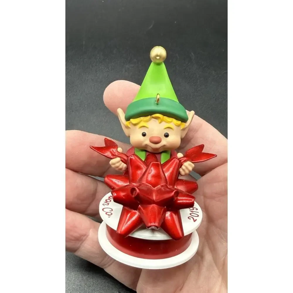 Rare Hallmark Ornament North Pole Tree Trimmers Red Bow QXR9047 No Box -Lo16